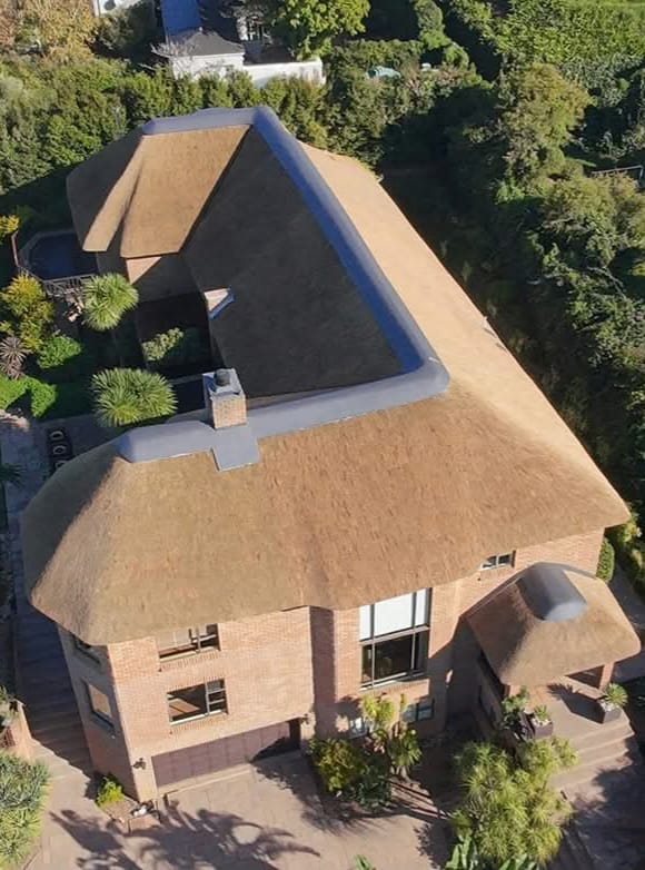 Luxury Thatched Home - Zebra Thatch